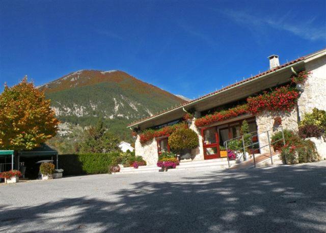 Albergo Ristorante Il Pescatore Villetta Barrea Exterior foto