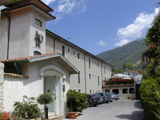 Albergo Ristorante Il Pescatore Villetta Barrea Exterior foto