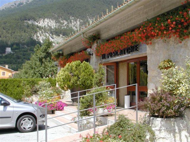 Albergo Ristorante Il Pescatore Villetta Barrea Exterior foto