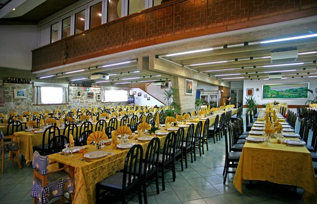 Albergo Ristorante Il Pescatore Villetta Barrea Exterior foto