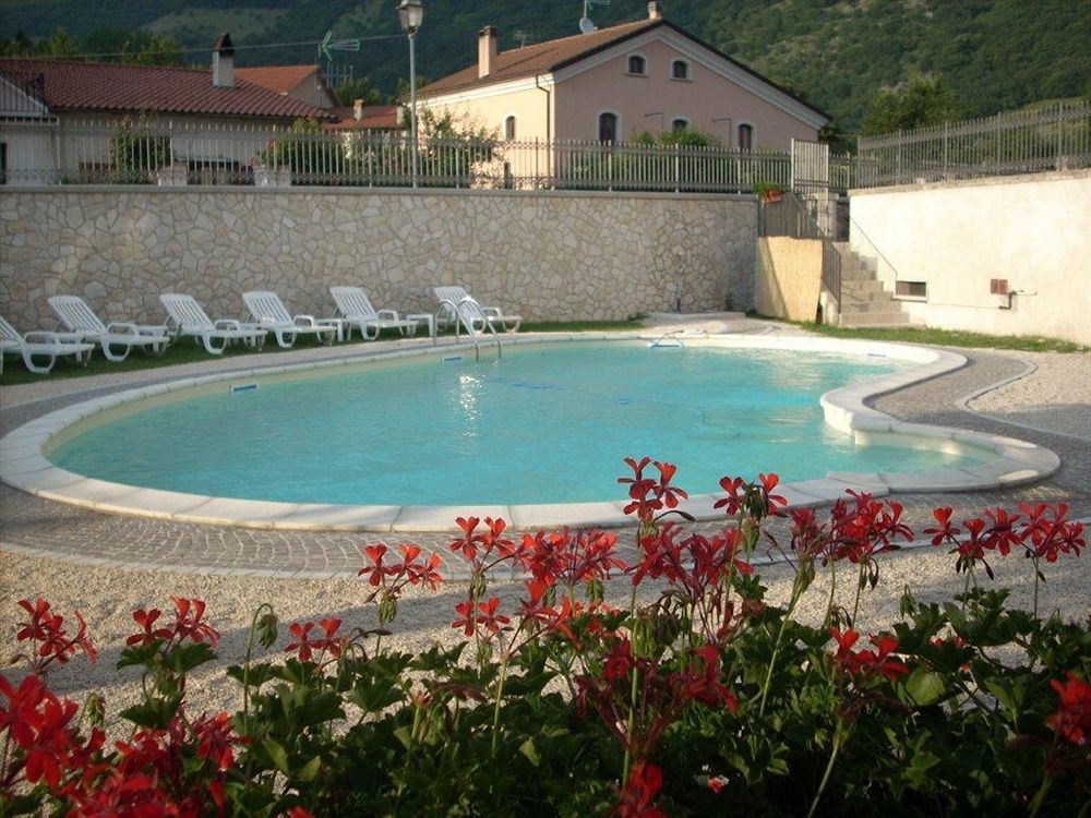 Albergo Ristorante Il Pescatore Villetta Barrea Exterior foto