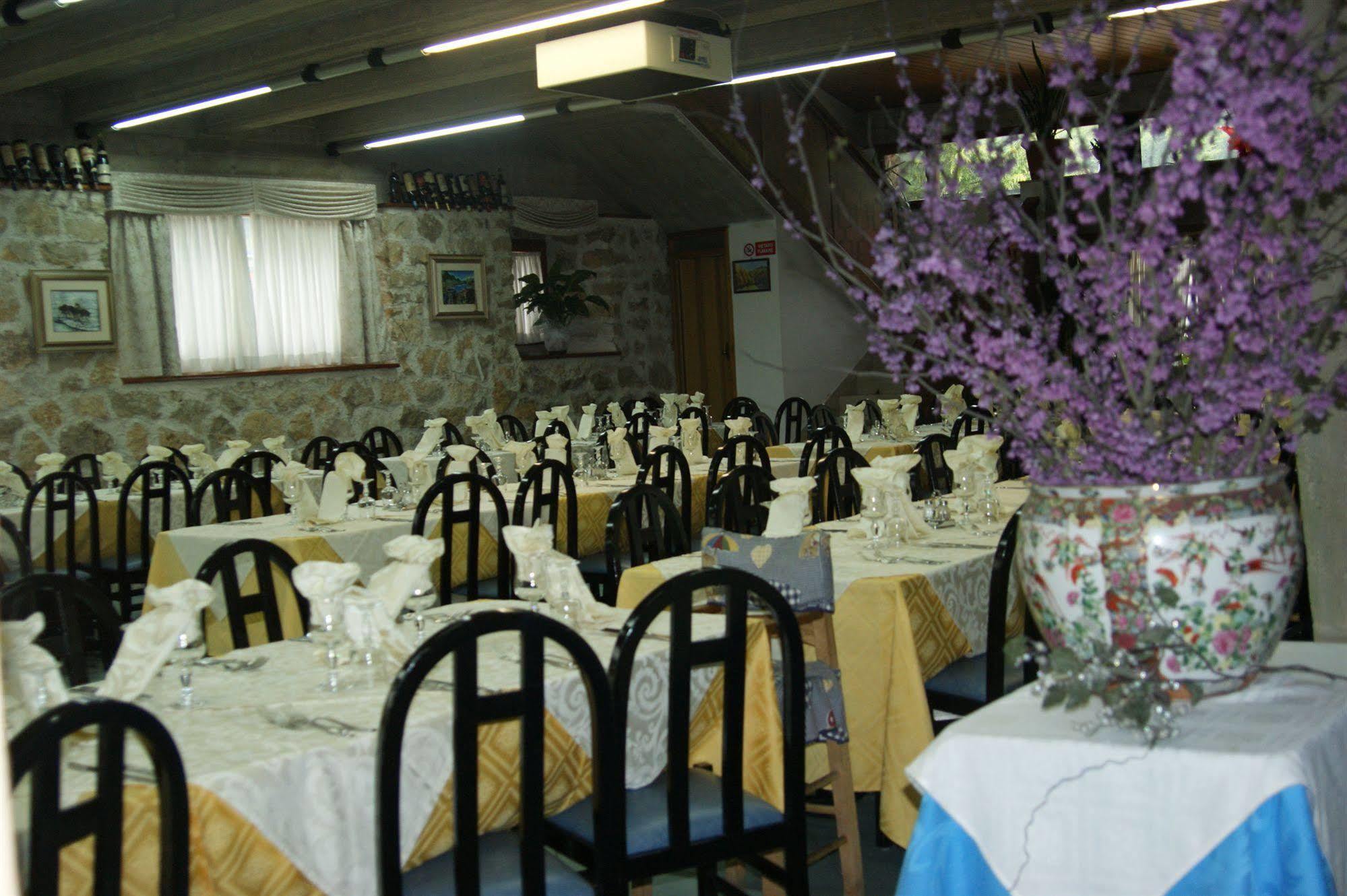 Albergo Ristorante Il Pescatore Villetta Barrea Exterior foto