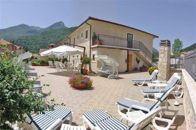 Albergo Ristorante Il Pescatore Villetta Barrea Exterior foto